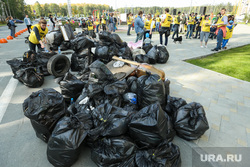 Микрорайон «Светлый» проект TEN, trashtag челлендж. Екатеринбург, мусор, человек, люди, участники, отходы, уборка территории, мусорный пакет