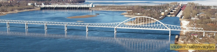 Вид на новый ЖД-мост с левого берега Камы