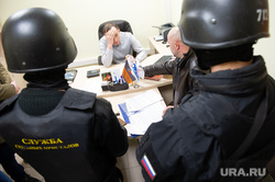 Судебные приставы опечатывают БЦ