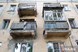 Аварийный дом по улице Гагарина 11. Курган, аварийный дом, старые балконы