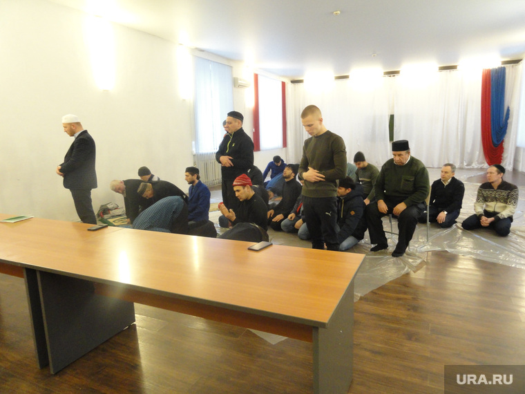 Новое место для молитвы мусульман в Екб - зал в ДК Всероссийского общества глухих