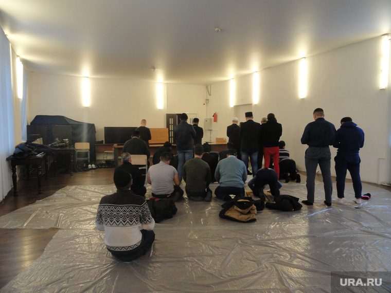 Новое место для молитвы мусульман в Екб - зал в ДК Всероссийского общества глухих