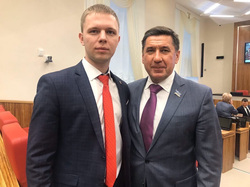 Александр Плотников (слева) не считает новый статус повышением