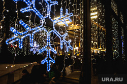 Оформление заведений к Новому году.  Екатеринбург, снежинка, метро, новый год, оформление города