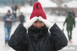 Виды Екатеринбурга, снег, девушка, зима, непогода, шапка, закрывает лицо