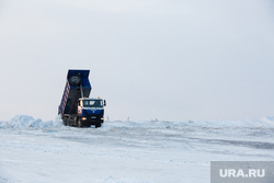 Полигон для складирования снега компании ЮВИС. Сургут, грузовик, самосвал, вывоз снега