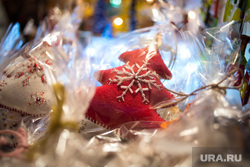 Рождественская ярмарка. Екатеринбург, елка, рождество, сувенирная продукция, подарки, украшения, новый год