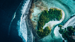 Клипарт unsplash. Aviv Ben Or, море, побережье, курорт, отпуск, волны, остров, океан, пляж, отдых, туризм, вид сверху, путешествие, тур