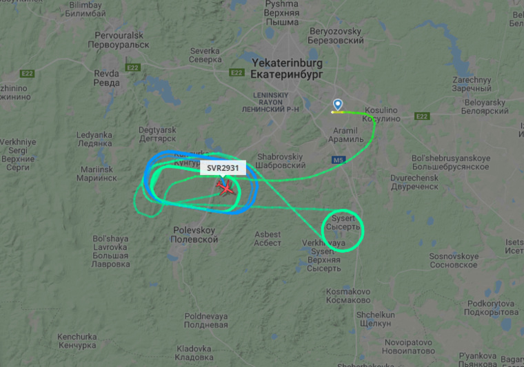 А-320 уже больше двух часов кружит возле Екатеринбурга