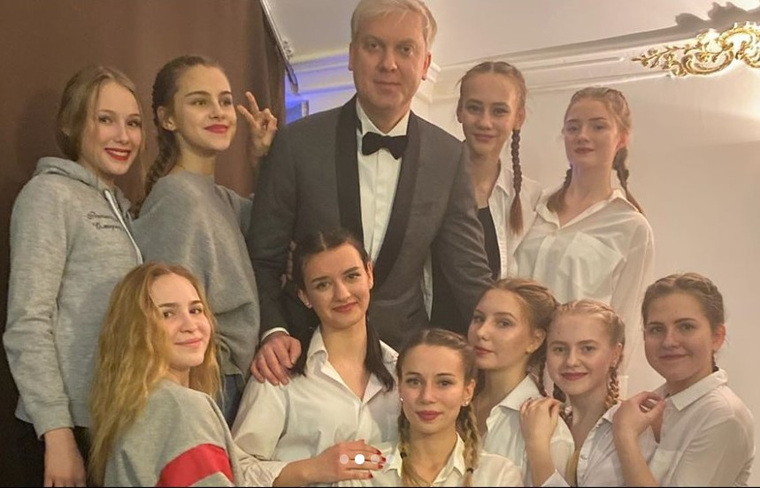 Танцоры из Meret dance studio поймали Сергея Светлакова за кулисами