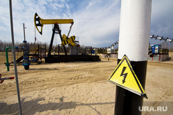 Роснефть. Нижневартовск , роснефть, качалка, куст, высокое напряжение, нефть, добыча нефти
