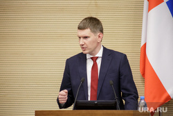 Решетников Максим представил доклад на заседании законодательного собрания. Пермь, портрет, решетников максим