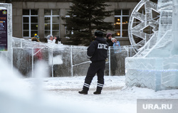 Обрушение части скульптуры в ледовом городке. Екатеринбург