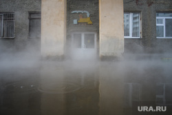 Прорыв горячей воды на улице Крылова. Екатеринбург, затопление, горячая вода, детский сад теремок, кипяток, пар