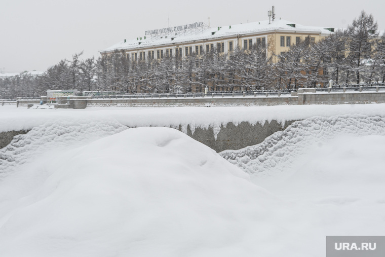 Снег в городе. Екатеринбург