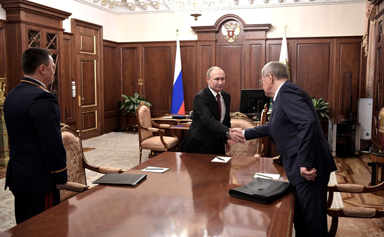 Президент России Владимир Путин поблагодарил Юрия Чайку за работу на посту генпрокурора