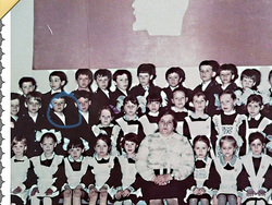 Будущий российский вице-премьер Дмитрий Григоренко (во втором ряду третий слева) в окружении одноклассников