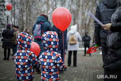 Митинг против закрытия железной дороги. Пермь, воздушные шарики, близнецы, дети