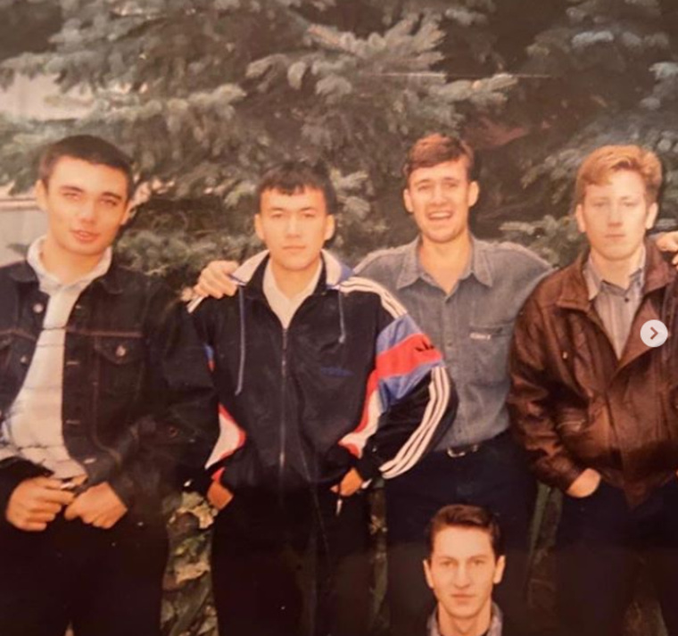 Крайний справа — заместитель главы Нижневартовска Николай Лукаш в студенческие годы