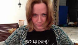 В соцсетях Ольгу Любимову критикуют не только за ее посты, но и за фото в футболке с нецензурной надписью