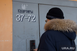 Поиск бездомной беженки Галины. Екатеринбург., дверь, подъезд, квартира