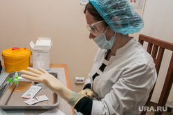Тест на ВИЧ членов правительства Курганской обл. Курган, медсестра, медицинские перчатки