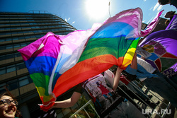 5-ая годовщина Болотной площади. Митинг на проспекте Сахарова. Москва, геи, лесбиянки, лгбт активисты, радужные, борцы за права гомосексуалов, шестицветный флаг