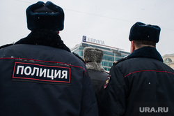 Вручение свердловским полицейским ключей от новых автомобилей. Екатеринбург , полицейские, тц европа, зима, мвд, полиция
