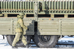 Тренировка артиллеристов на полигоне «Свердловский». Екатеринбург, грузовик, солдат, салютная установка