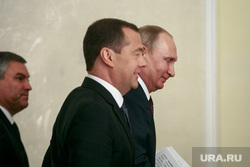 Путин заранее обсуждал с Медведевым отставку правительства