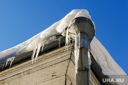 ЖКХ. Сосульки. Снег на крыше. Челябинск, снег, зима, жкх, сосульки на трубе