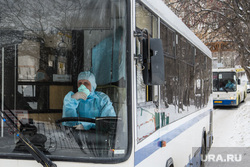 Прибытие автобусов с китайскими гражданами в санаторий "Бодрость". Екатеиринбург, водитель автобуса, здоровье, инфекция, защита органов дыхания, перевозка пассажиров, коронавирус