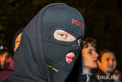 Третий день протестов против строительства храма Св. Екатерины в сквере около драмтеатра. Екатеринбург, балаклава, молодежь