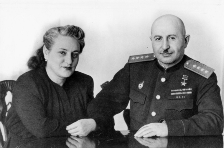 Генерал армии Баграмян с супругой Тамарой Амаяковной. Лето 1945 г.