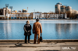 Виды Екатеринбурга, набережная, река исеть, динамо, пенсионеры