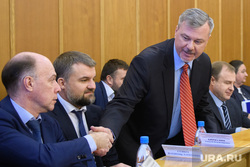 Заседание городской думы Екатеринбурга, рукопожатие, гейко владимир, бирюлин алексей, баранов дмитрий