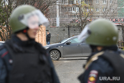 Место убийства Ксении Каторгиной в Орджоникидзевском районе. Екатеринбург, шлем, бронежилет, постовые, оцепление, место преступления, следственные действия