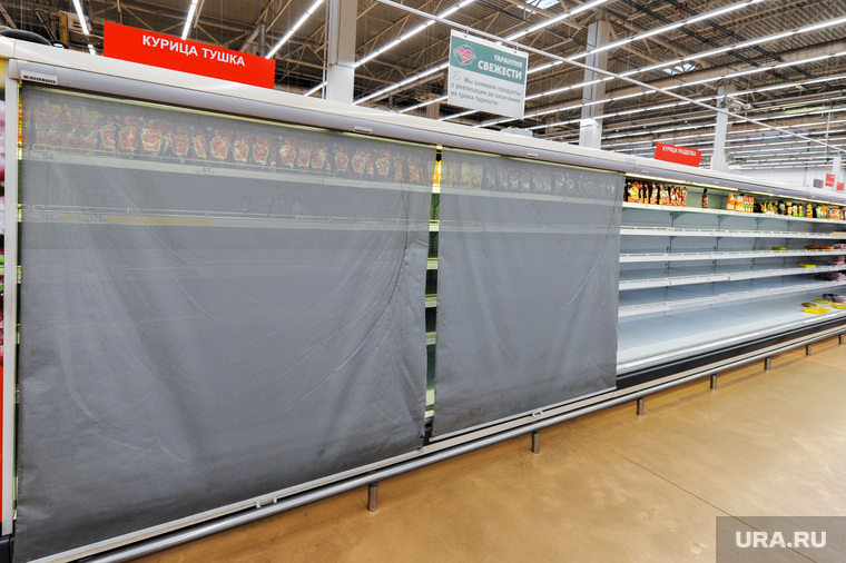 Ситуация в супермаркете Ашан на фоне ажиотажа связанного с эпидемией коронавируса. Челябинск