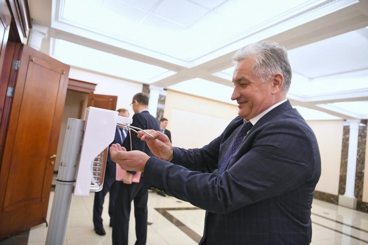 Министр образования и молодежной политики Свердловской области Юрий Биктуганов одним из первых показал пример коллегам