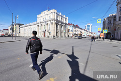 Пустые улицы во время нерабочих дней.  Курган , перекресток, перекресток ленина гоголя, пешеход