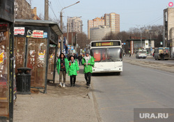 Городской траффик во время нерабочих дней точки съемки понедельник Пермь, доставка еды, центральный рынок