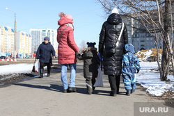 Ремонт дороги на ул. Мальцева. Курган, материнство, дети, весна, мама с детьми, мама и ребенок