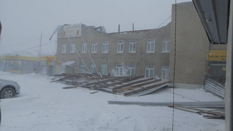 Здание «Роснефть-Курганнефтепродукт» также осталось без крыши