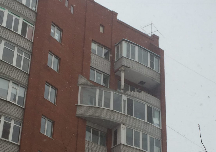 На Чернышевского, 2а/3 ветер обрушил балкон