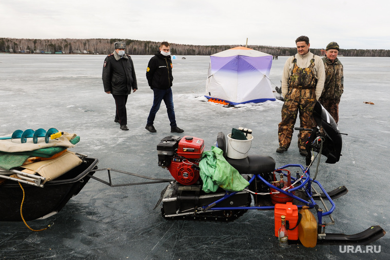 Проверка соблюдения карантина в курортных местах на озере Увильды в Аргаяшском районе. Челябинская область