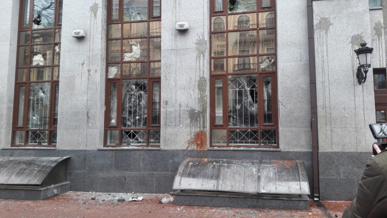 Российский центр науки и культуры в Киеве после нападения Изотова с украинскими националистами