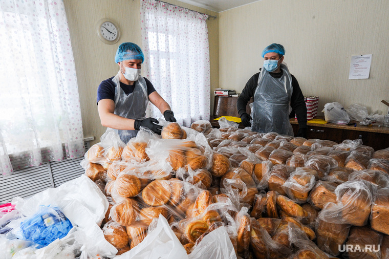 Добровольческая акция по доставке продуктов организованная Михаилом Щаповым. Челябинск