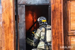 Пожар в историческом здании по ул. Дзержинского 34. Тюмень, пожар, огонь