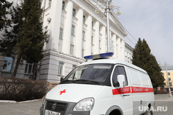 Жители города Кургана во время пандемии коронавируса. Курган, администрация города, машина скорой помощи, скорая помощь