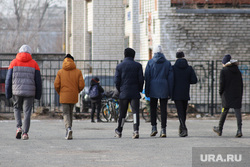 Виды города. Курган, подростки, каникулы, школьники, пацаны, парни